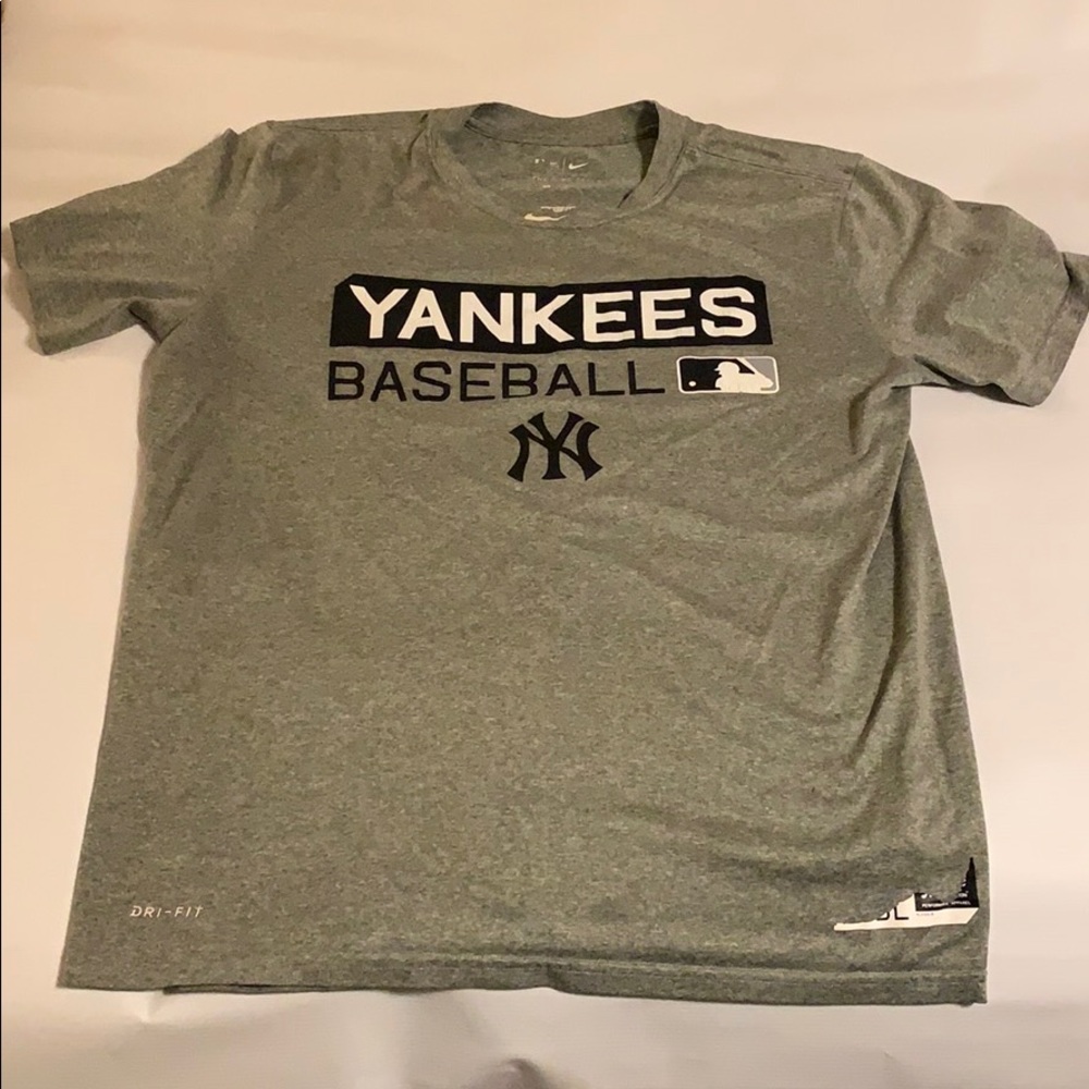 Nike Yankees gray Performance Tee shirt